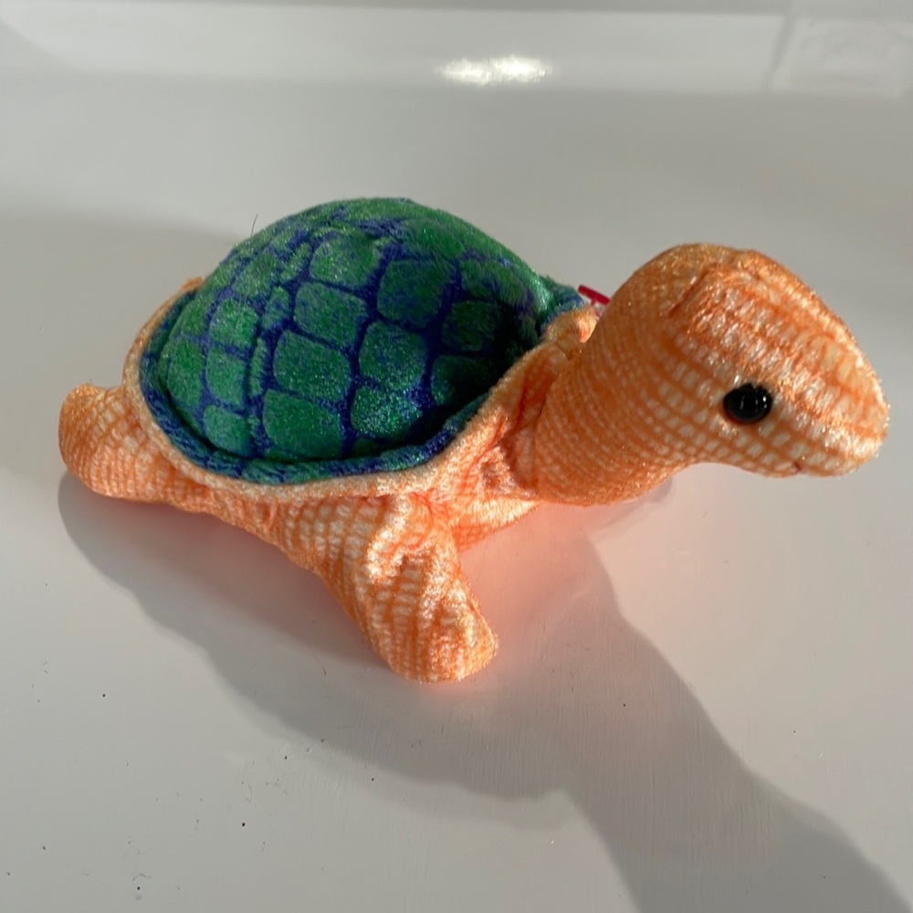 Ty Beanie Baby * Peekaboo the Turtle * Date of Birth:‎ April 11, 2000